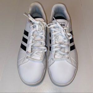 Adidas athletic cloudfoam advantage sneakers big kid size 5 black white